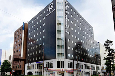 ダイワロイネットホテル横浜関内の地下1階にございます。